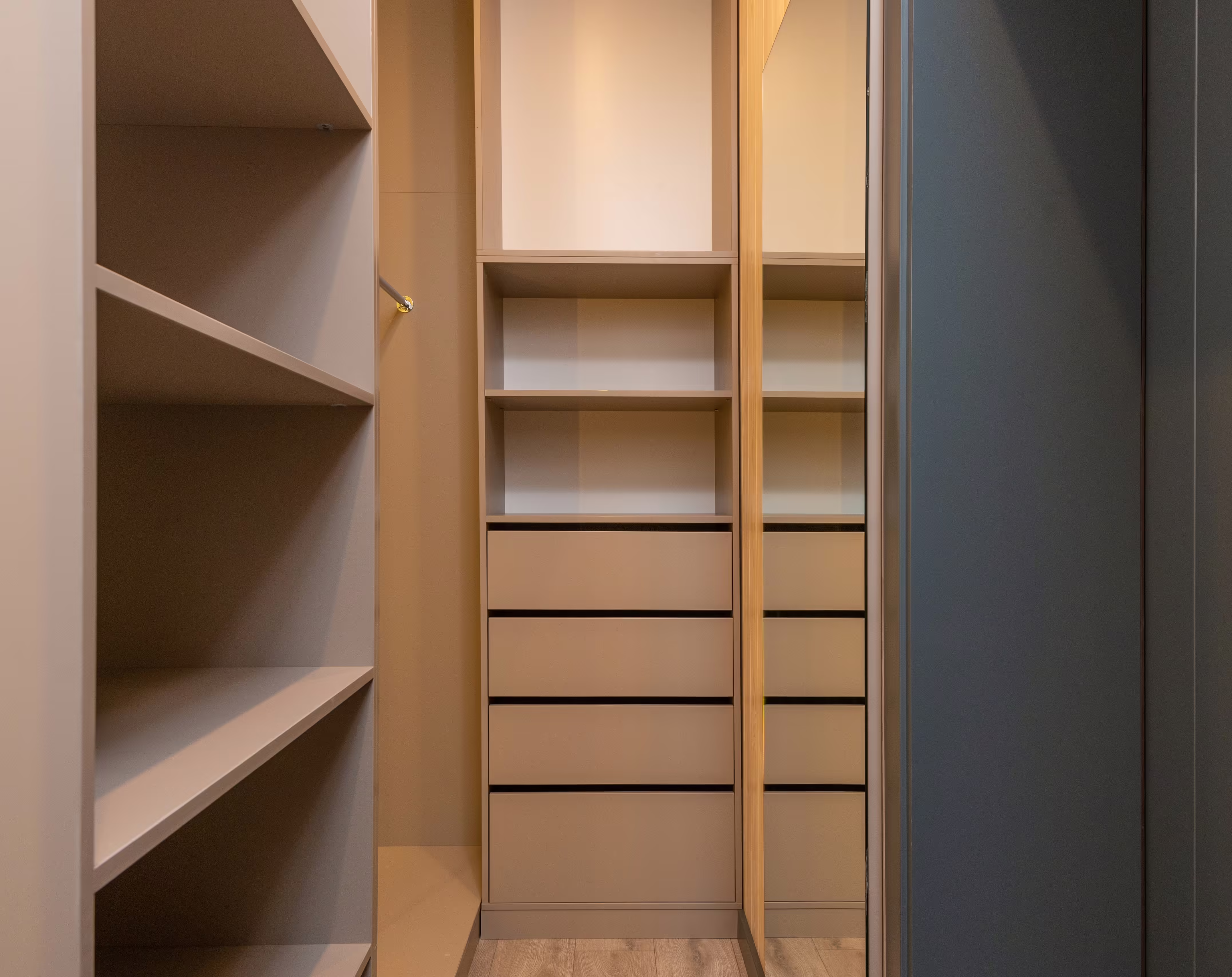 Luisnvaya Wardrobes Walk-in Closets